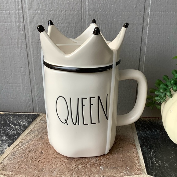 Rae Dunn Large Mug With Topper QUEEN
